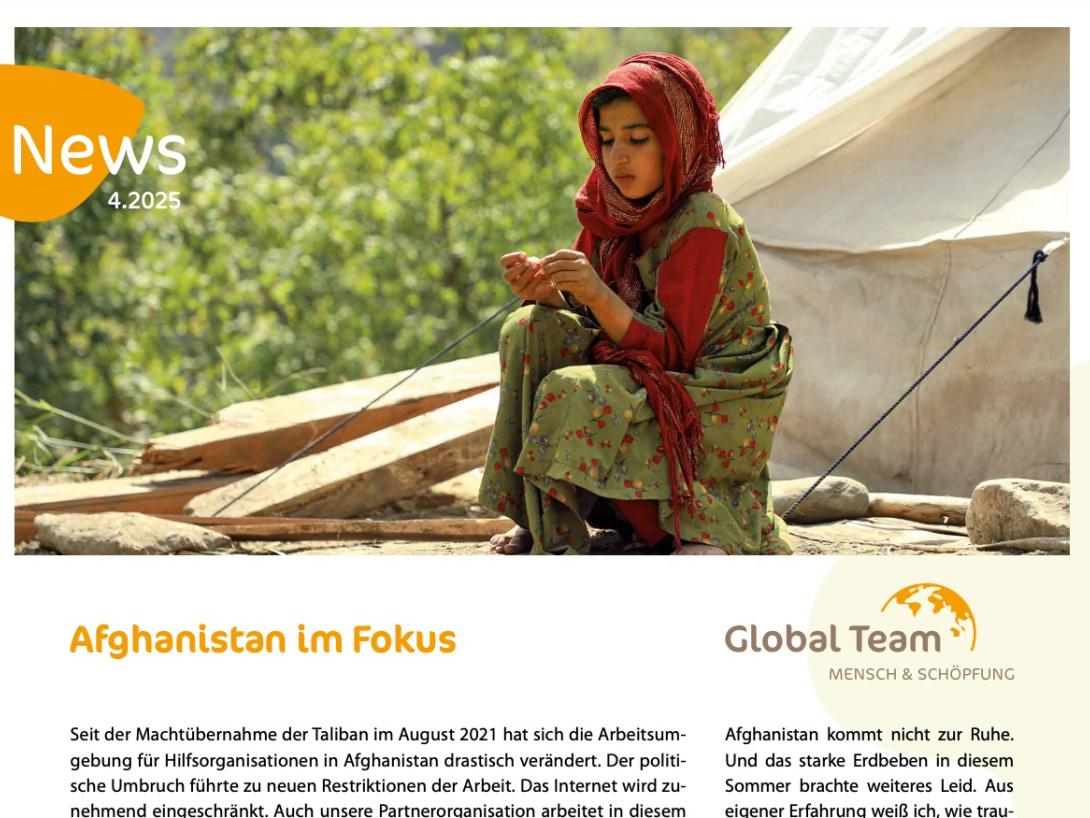 Vorschau der News 4.2025 afghanisches Mädchen vor einem Zelt